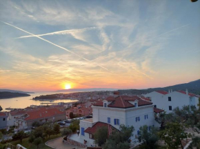 Luxury Landing, Cres